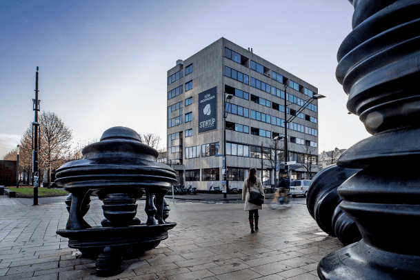 Het gebouw van StartUp Nijmegen aan het Stationsplein